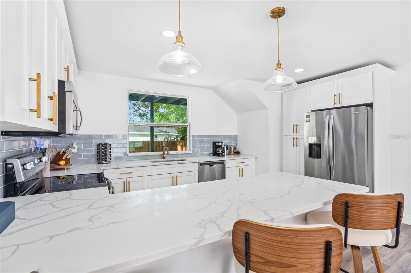 SUNSHINE SUB - Residential Lease