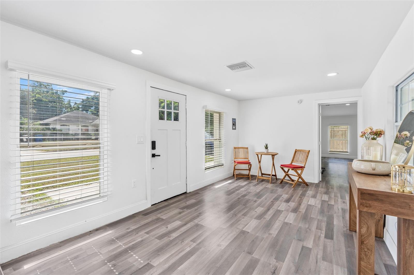 SUNSHINE SUB - Residential Lease