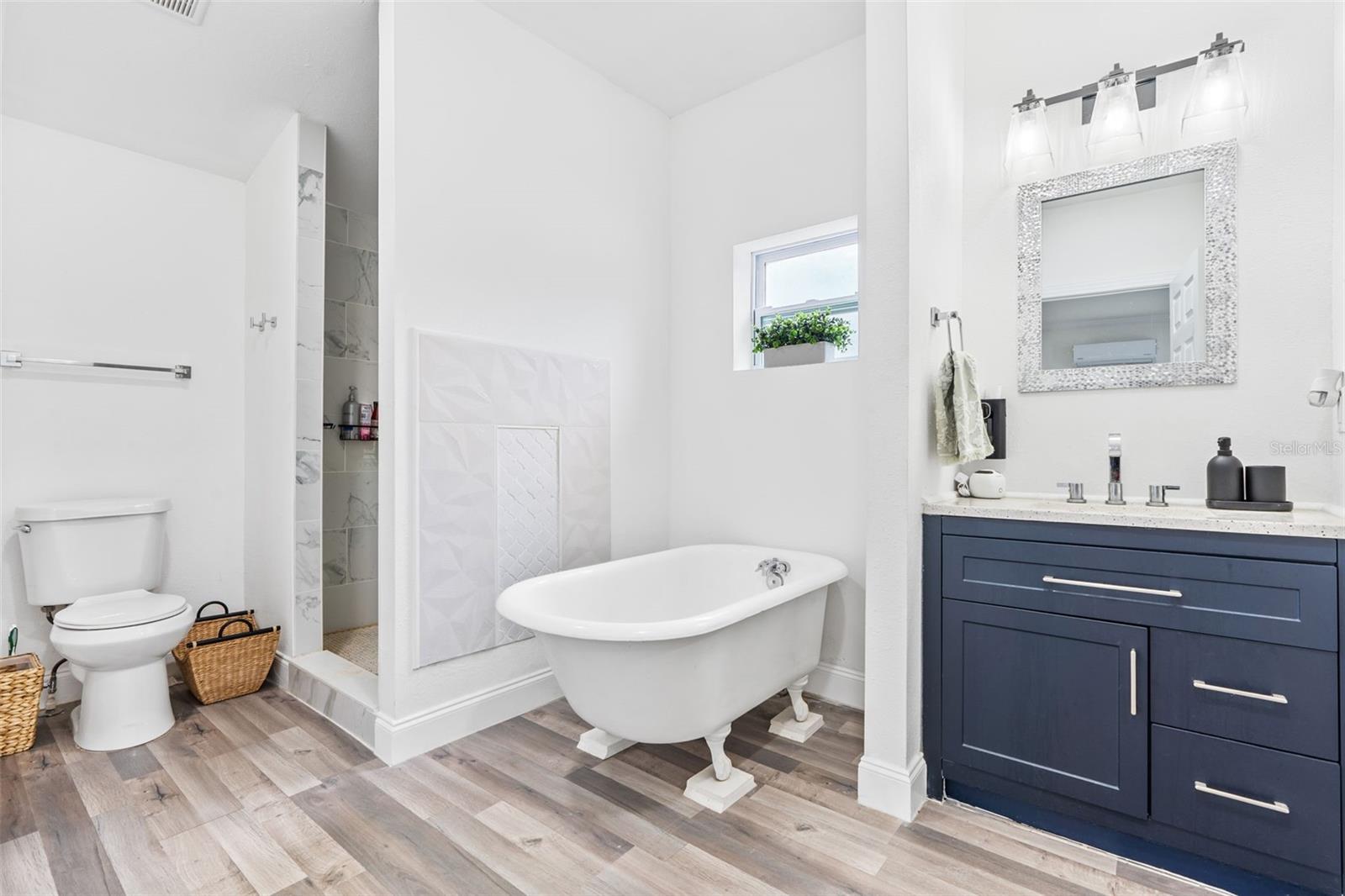 SUNSHINE SUB - Residential Lease