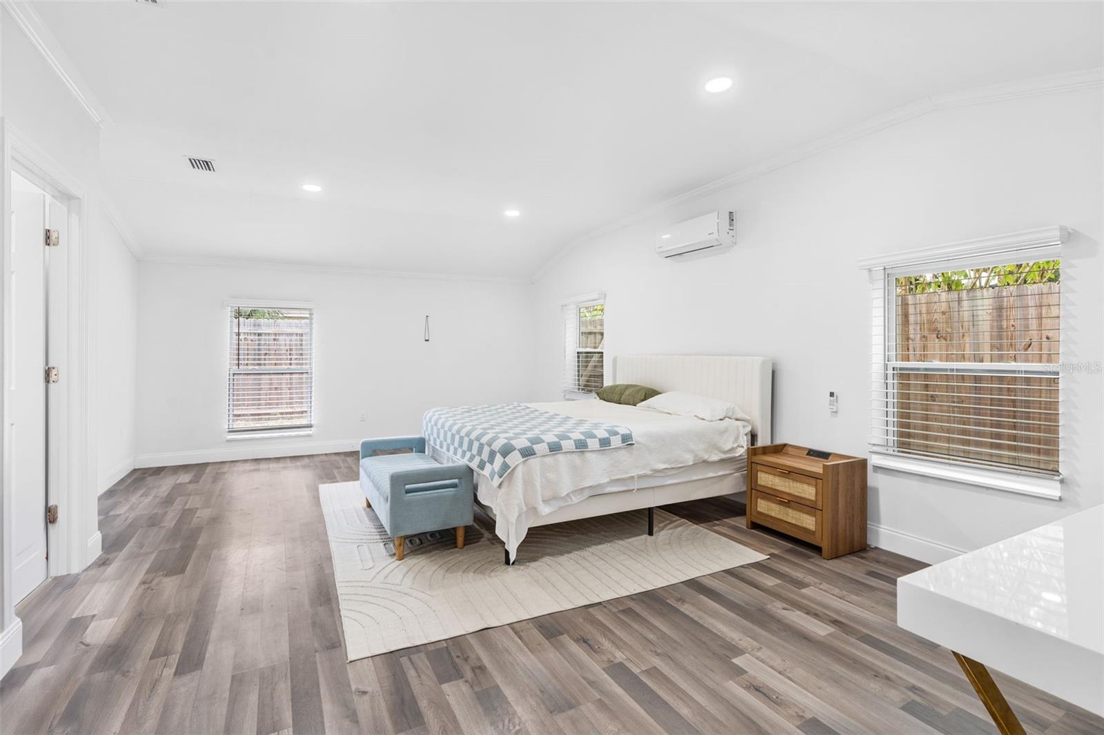 SUNSHINE SUB - Residential Lease