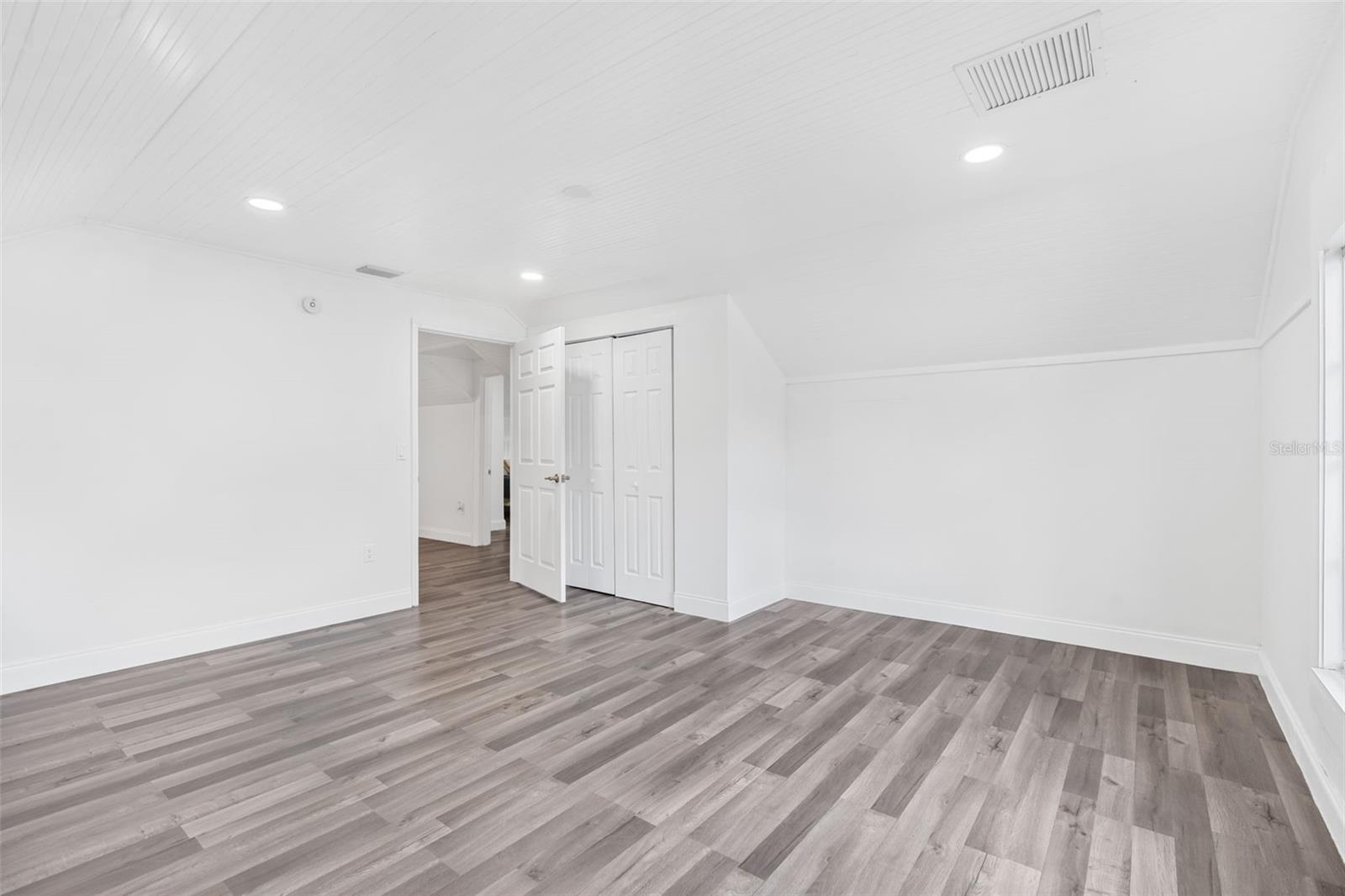 SUNSHINE SUB - Residential Lease