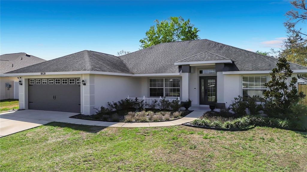 Photo of 10120 SE 68th Court, Belleview, FL 34420 (MLS # OM720308)