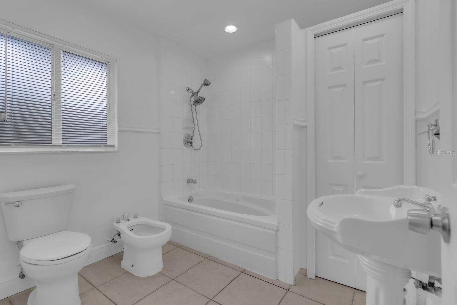HOWELL COVE 4TH SEC - Residential
