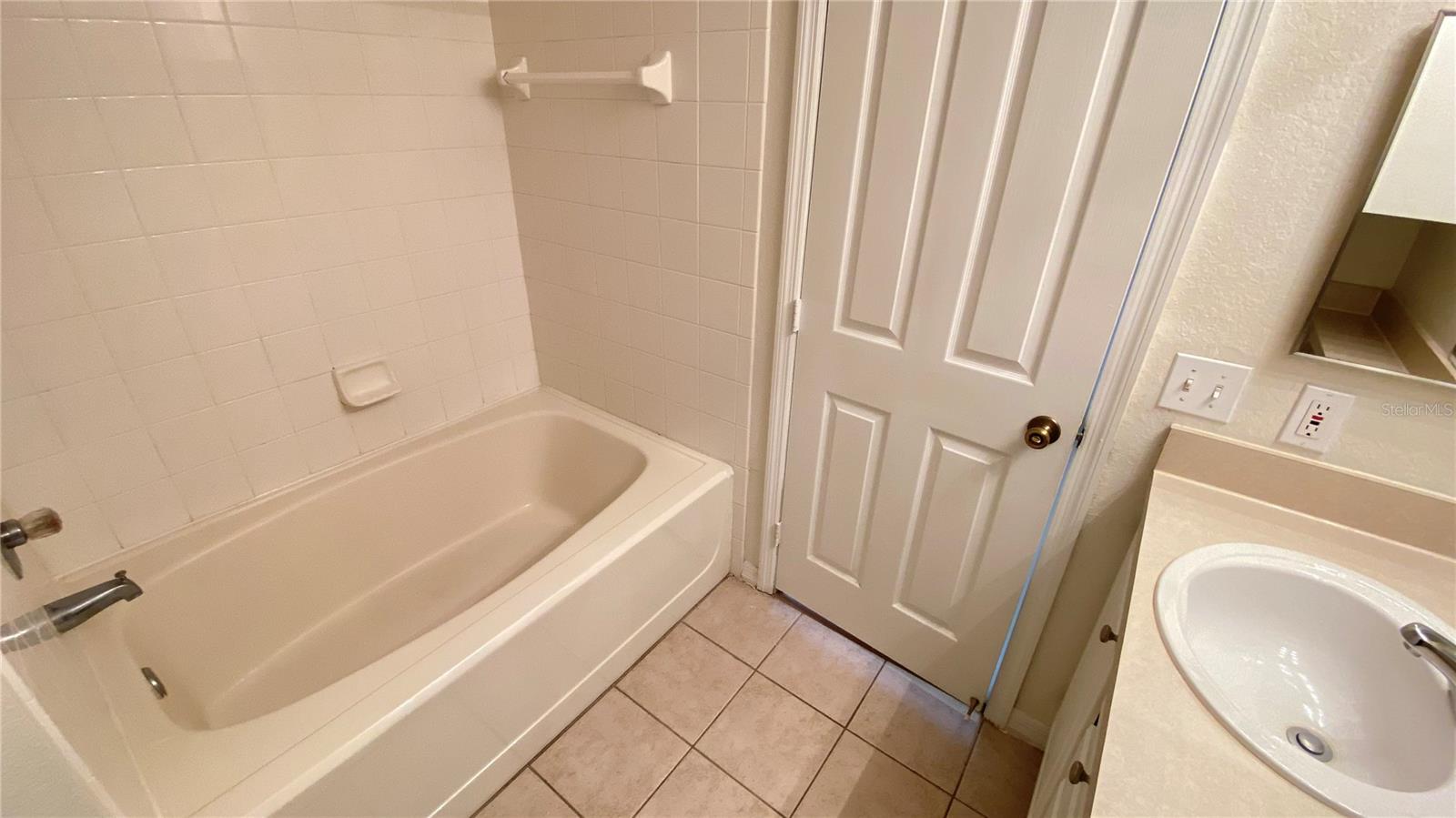 VISCONTI EAST - Residential Lease