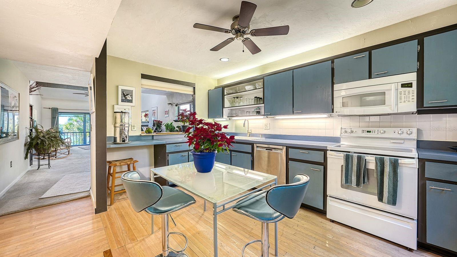 PELICAN COVE I - Residential Lease