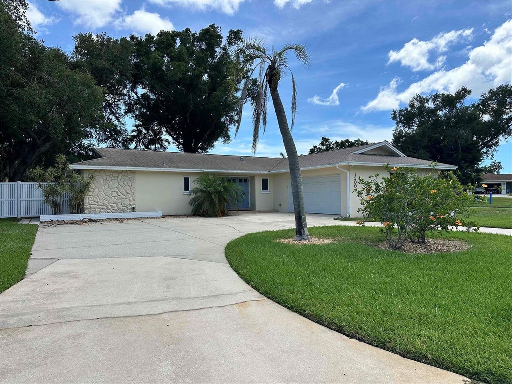 Photo of 1500 N Dakota Avenue NE, St Petersburg, FL 33703 (MLS # TB8519945)