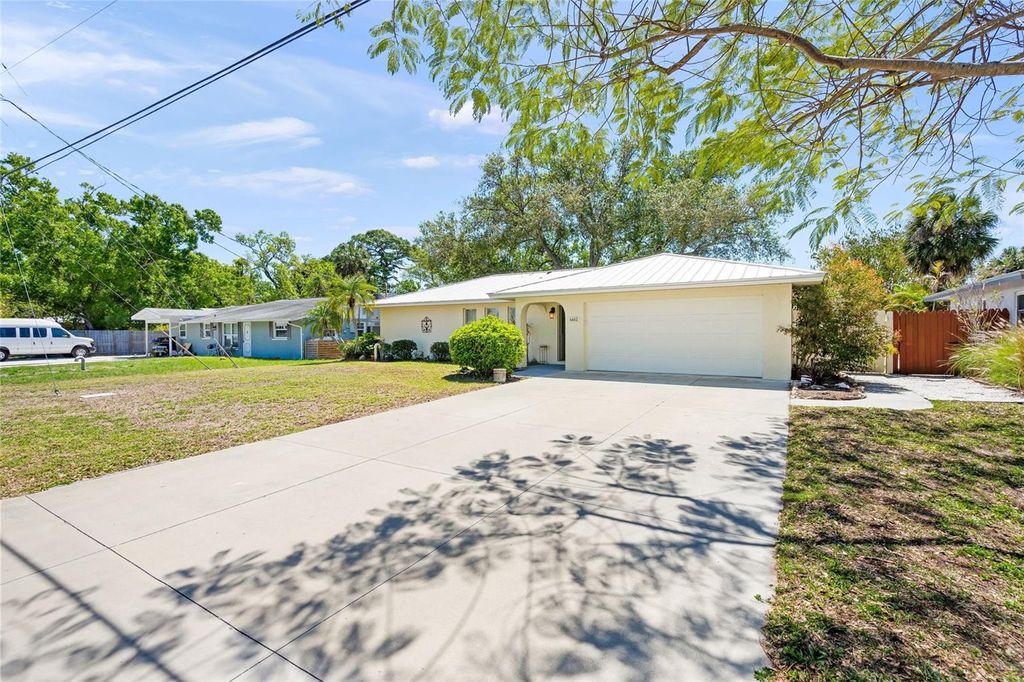 Photo of 4662 Beacon Drive, Sarasota, FL 34232 (MLS # A4686944)
