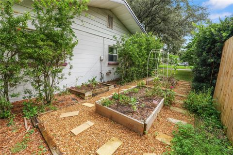 A home in LAKELAND