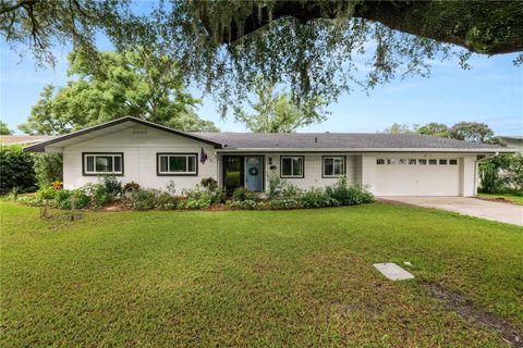 A home in LAKELAND