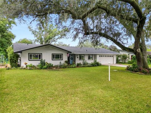 A home in LAKELAND