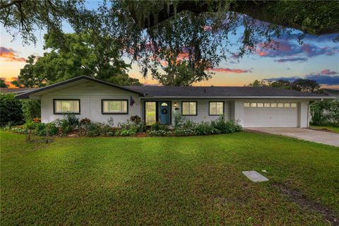 A home in LAKELAND