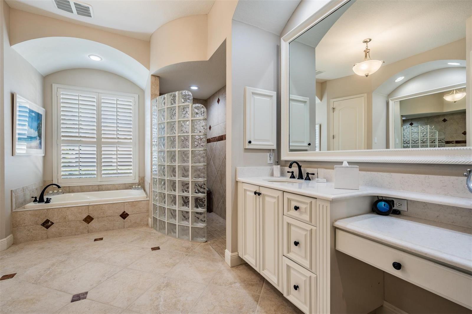 LAKEWOOD RANCH COUNTRY CLUB VILLAGE - Residential