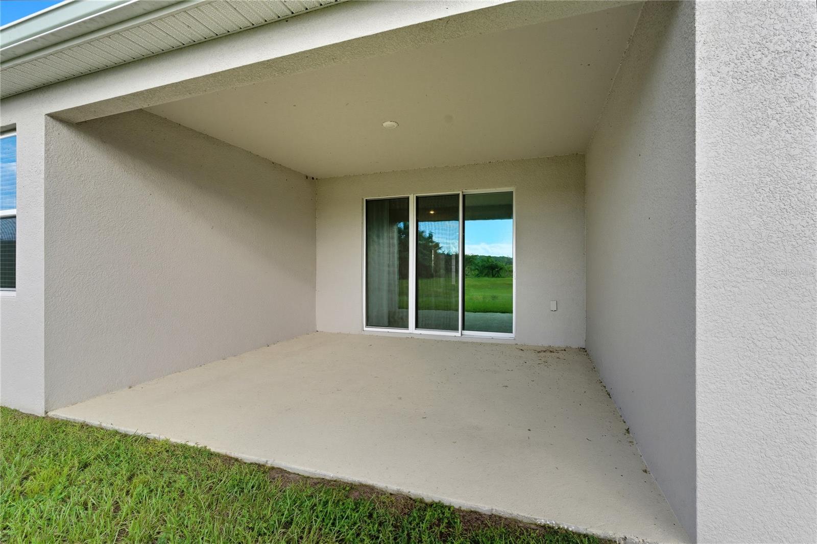 SUWANNEE LAKESIDE PH 2 & 3 - Residential Lease