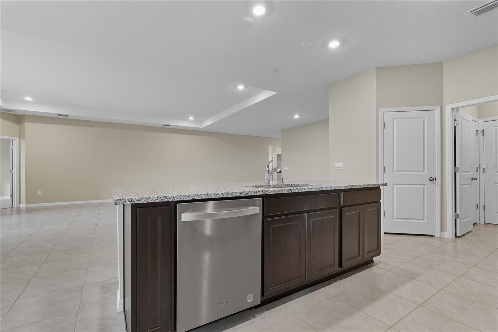 SUWANNEE LAKESIDE PH 2 & 3 - Residential Lease