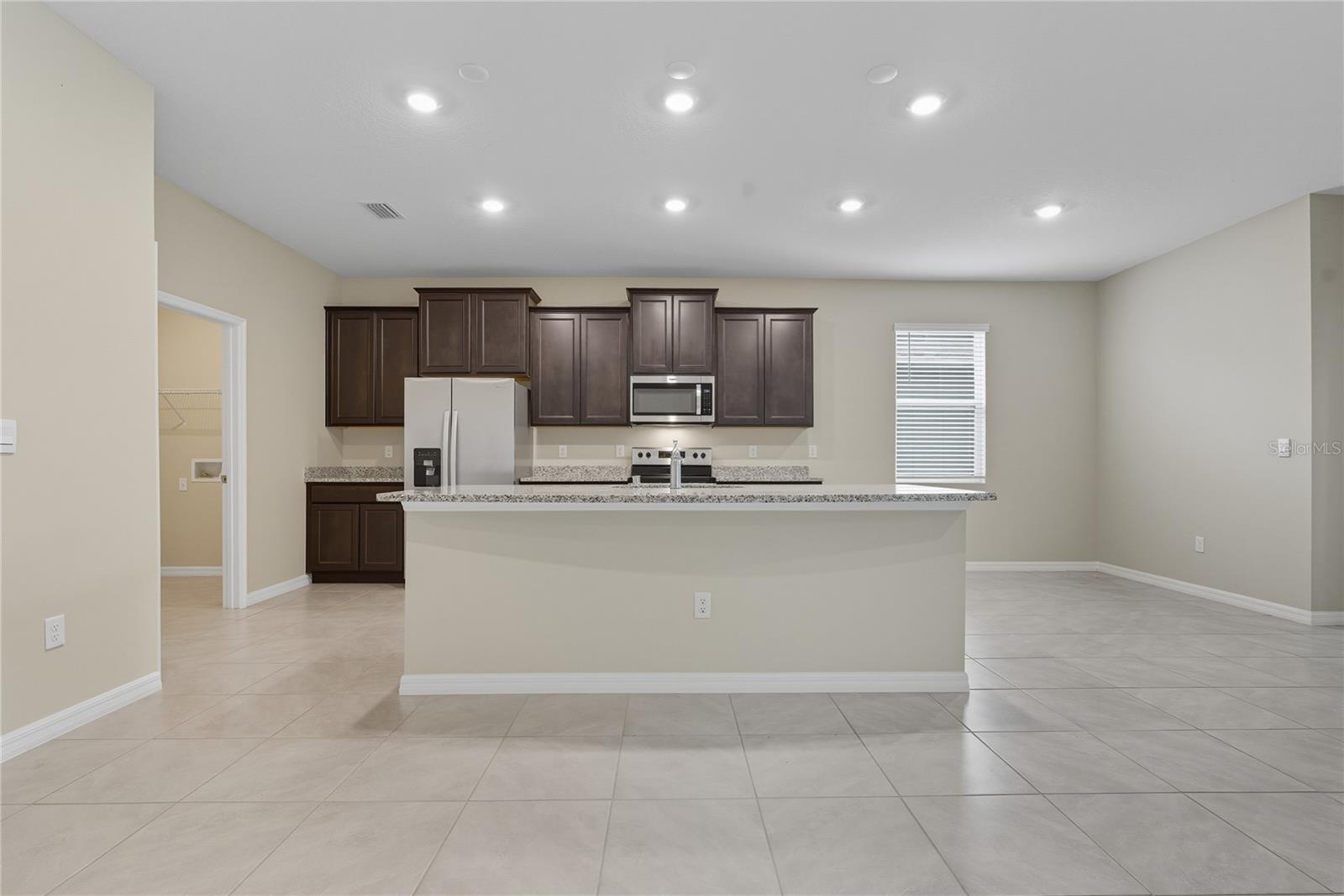 SUWANNEE LAKESIDE PH 2 & 3 - Residential Lease