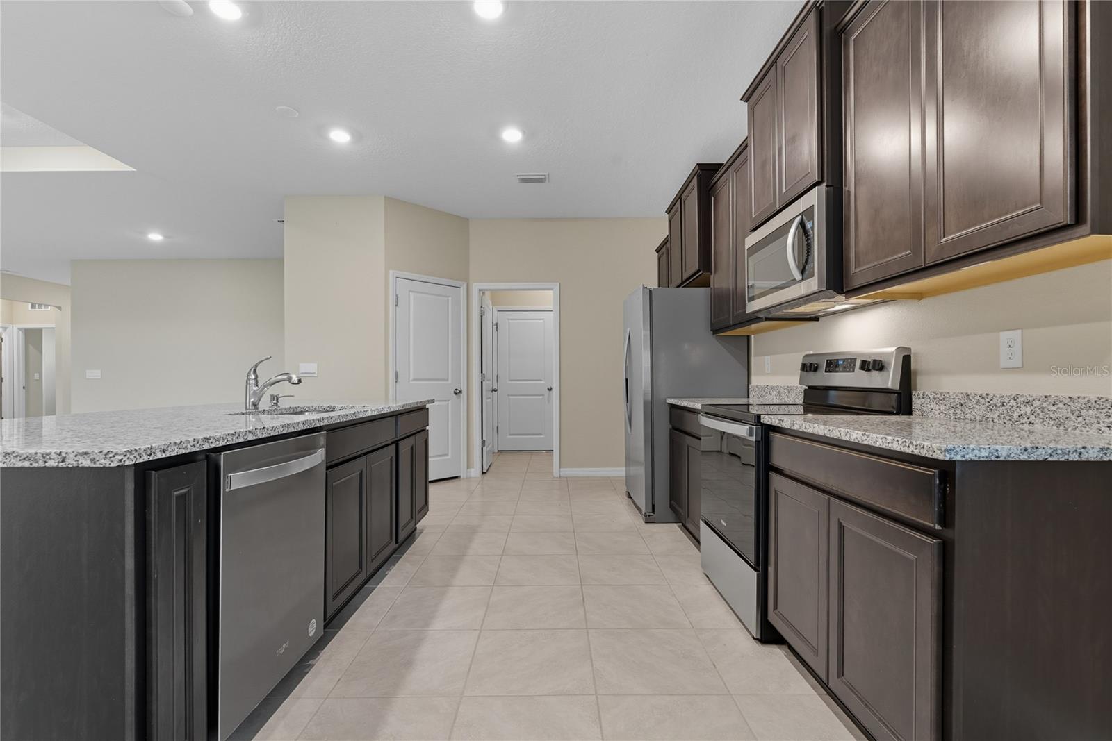 SUWANNEE LAKESIDE PH 2 & 3 - Residential Lease