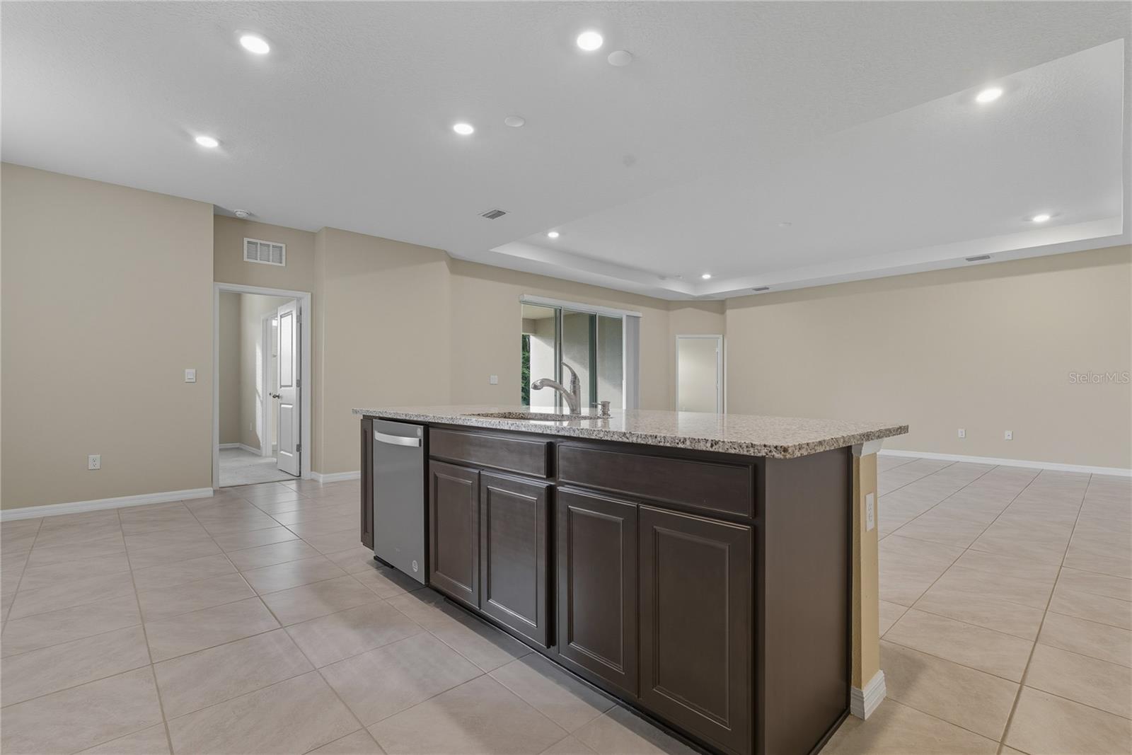 SUWANNEE LAKESIDE PH 2 & 3 - Residential Lease