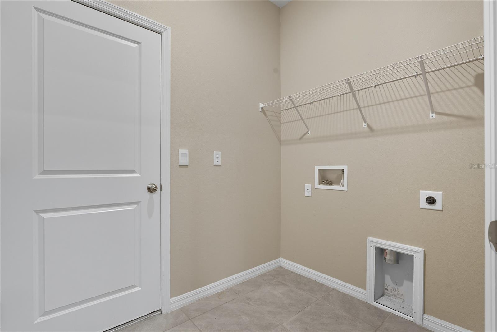 SUWANNEE LAKESIDE PH 2 & 3 - Residential Lease