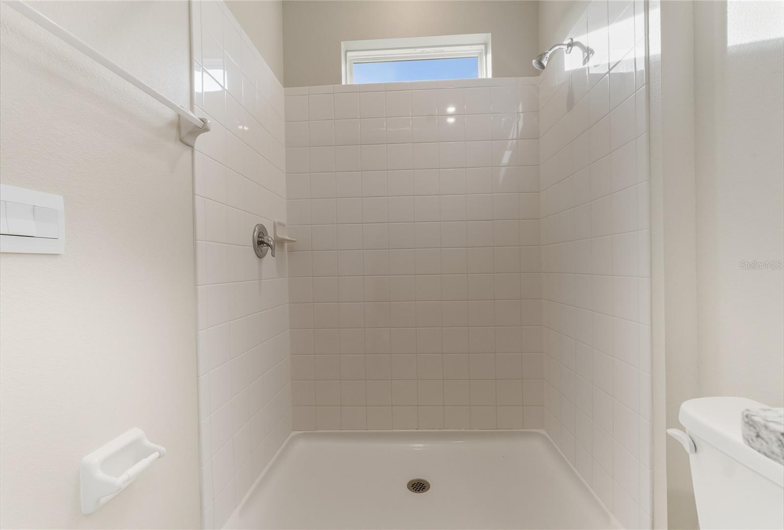 SUWANNEE LAKESIDE PH 2 & 3 - Residential Lease