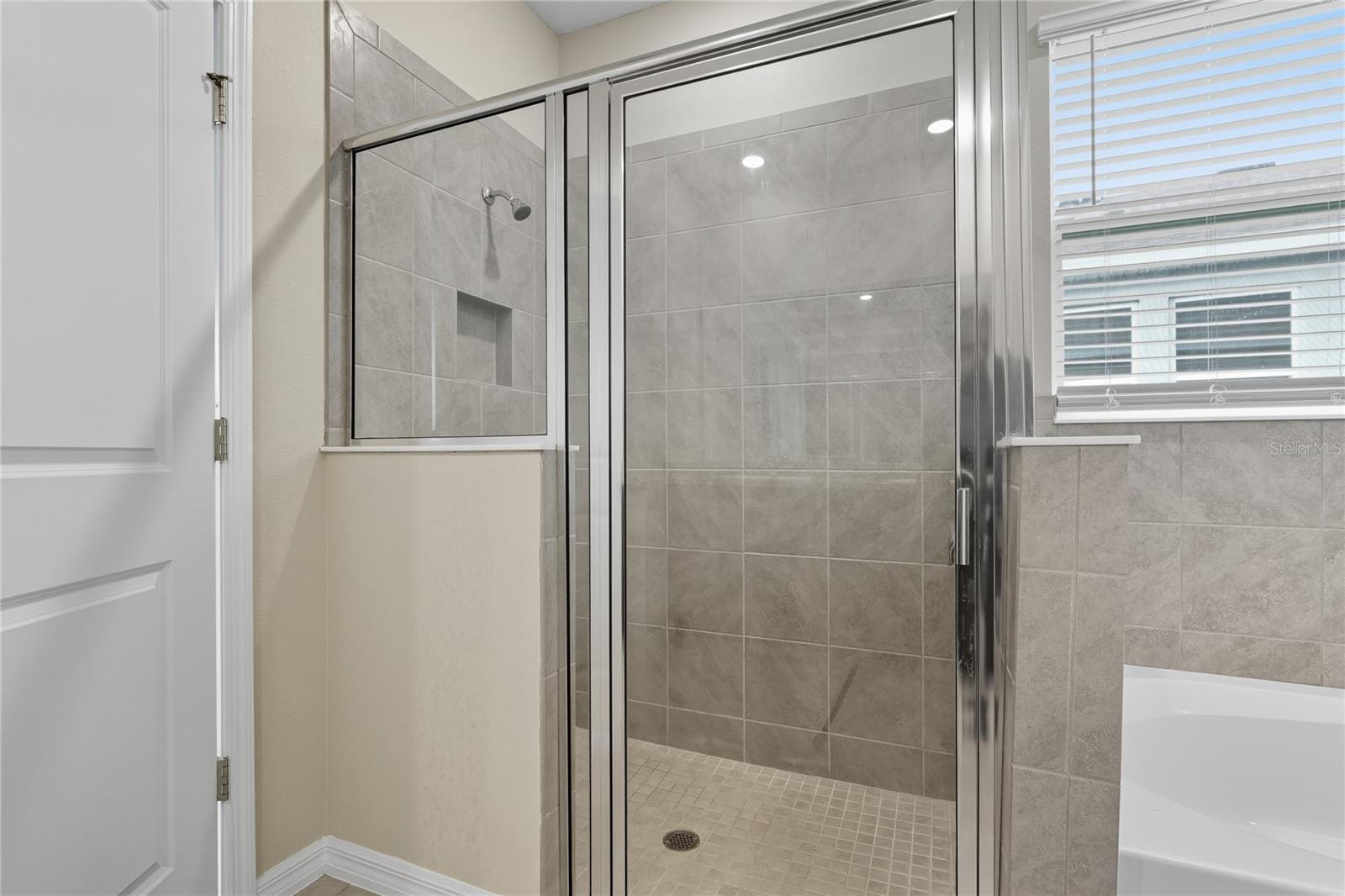 SUWANNEE LAKESIDE PH 2 & 3 - Residential Lease