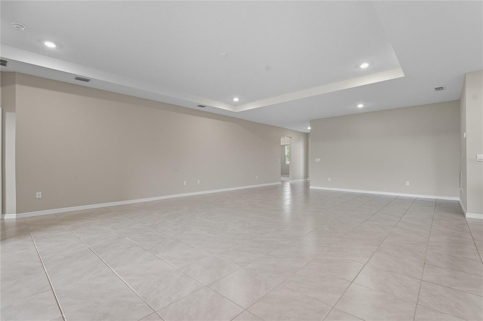 SUWANNEE LAKESIDE PH 2 & 3 - Residential Lease