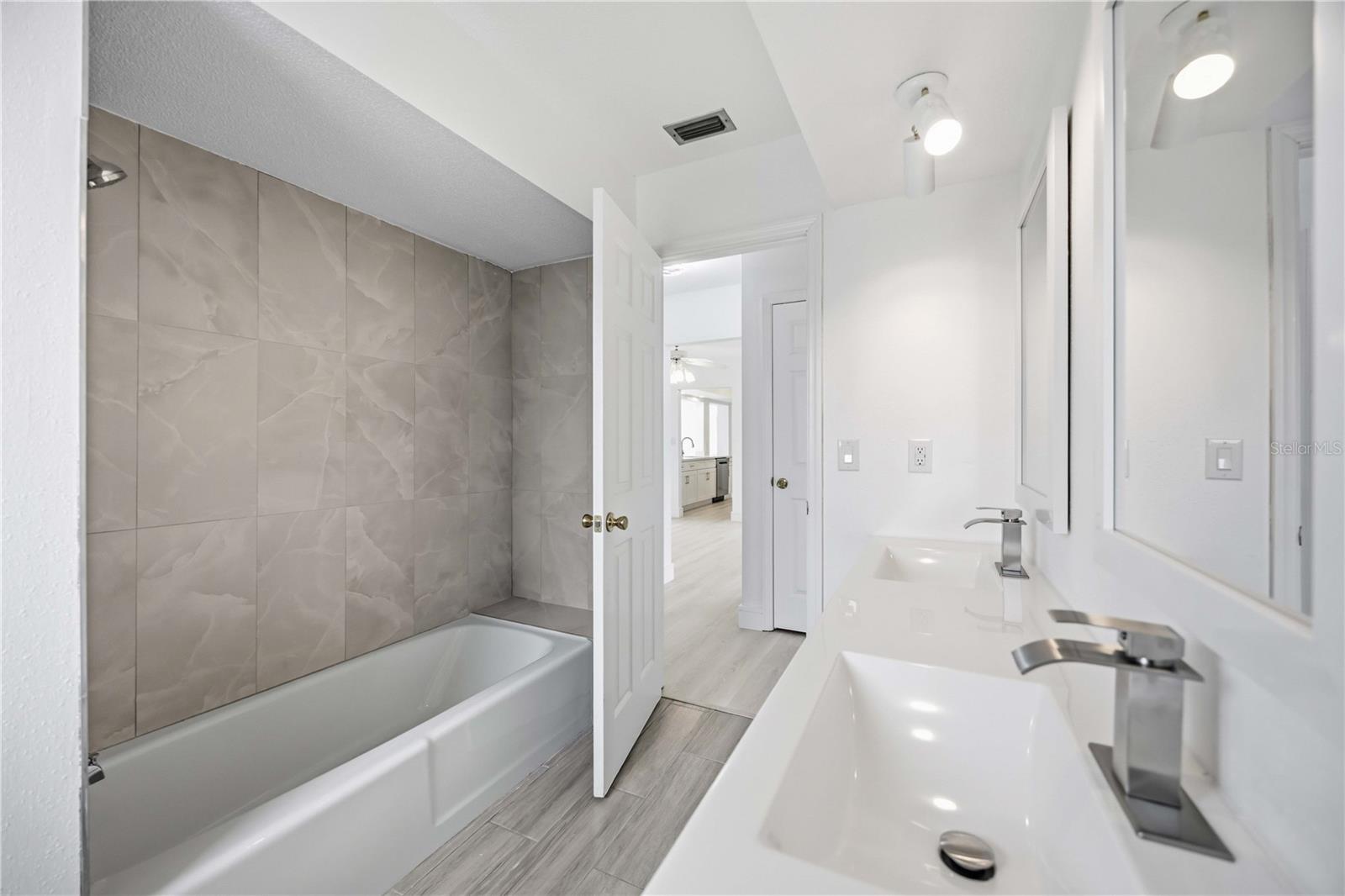 GULF GATE WOODS - Residential