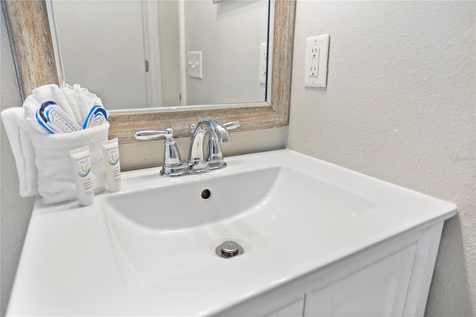 VILLAS AT ISLAND CLUB PH 2 BLDG P - Residential