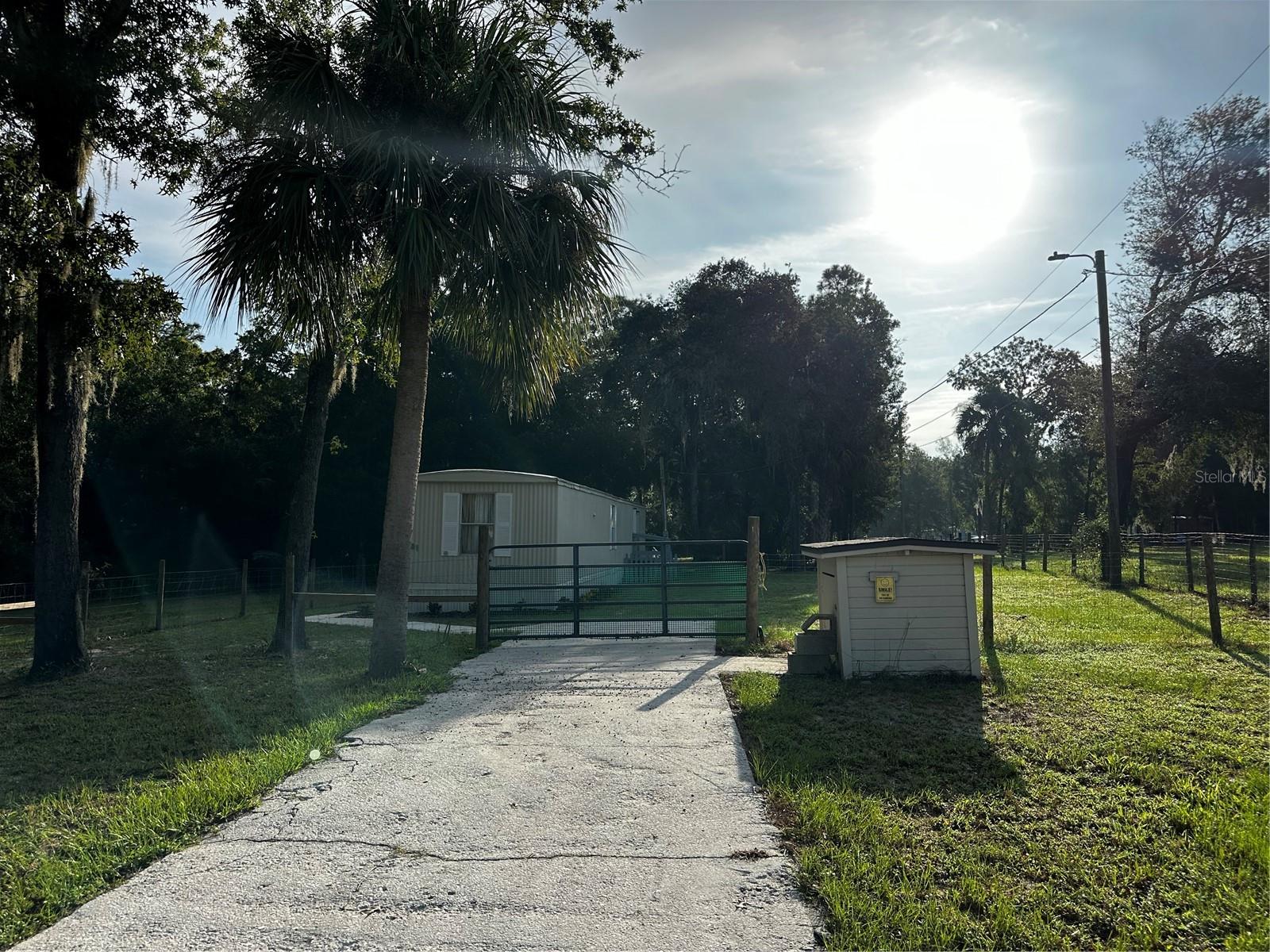 Investor opportunity! Discover the potential of this 3-bedroom, 1-bathroom mobile home situated on a spacious acre lot in charming Homosassa. Nestled in a serene setting, you'll be just moments away from the natural beauty of Homosassa State Park and the refreshing local springs. Built-in 1993, this home is ready for some TLC to restore it to its full potential. Located in a convenient area this property offers endless possibilities for renovation and customization. Perfect for investors or here to create your dream home. Don’t miss this opportunity to own a slice of Florida paradise! Schedule your showing today and experience the comfort and convenience of this property.