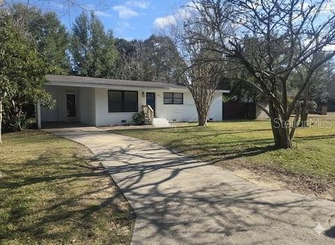 Photo of 6011 Greenwood Lane, Pensacola, FL 32504 (MLS # A4681649)