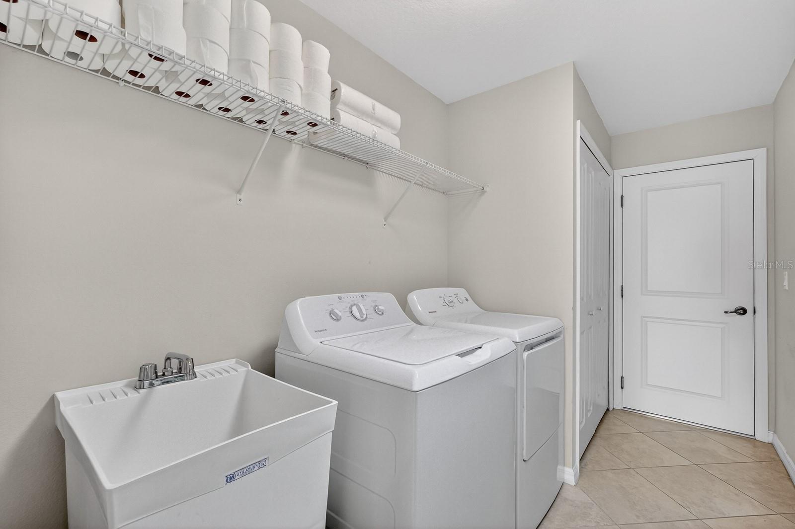 HIDDEN LAKES - Residential