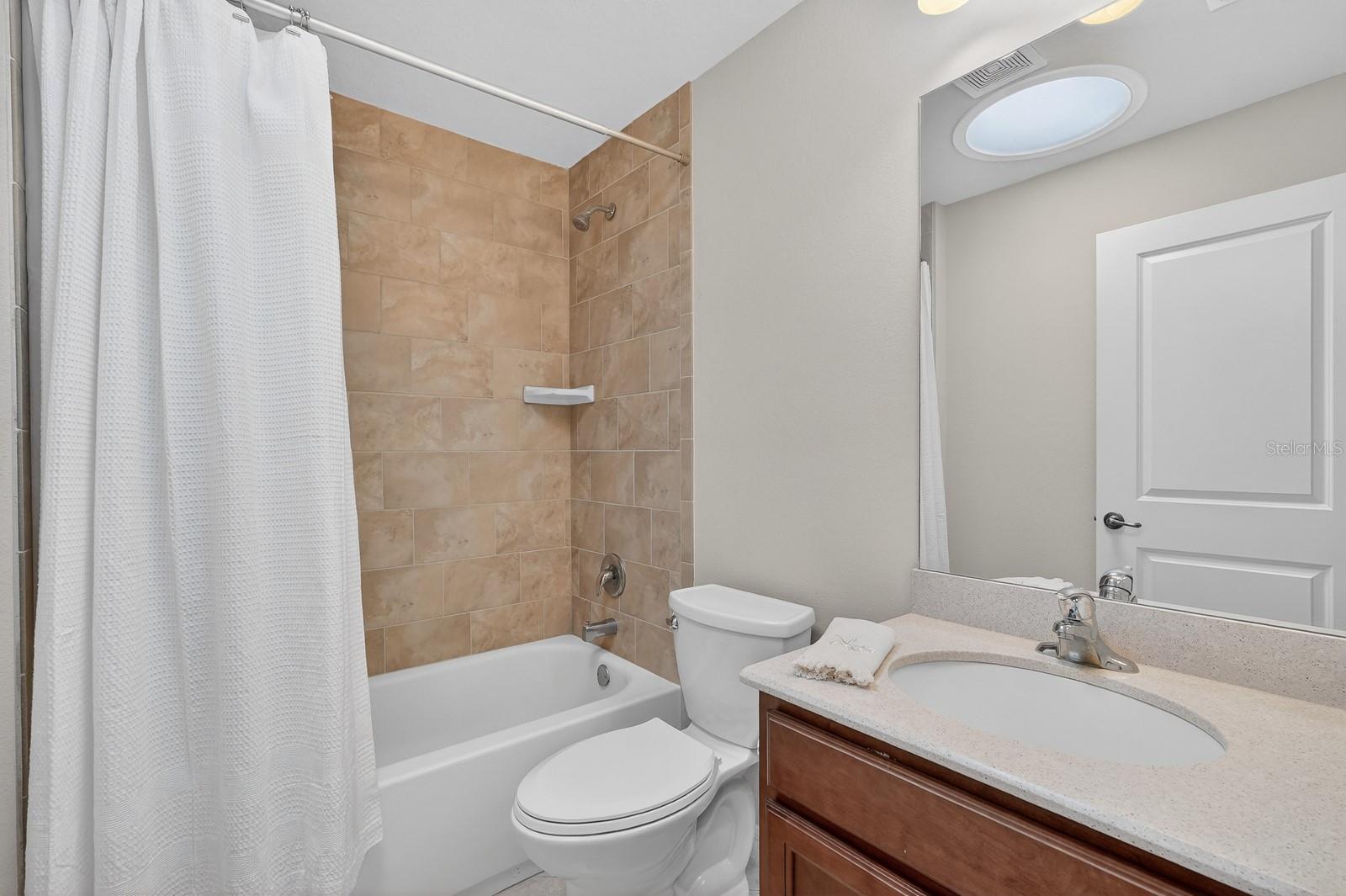 HIDDEN LAKES - Residential