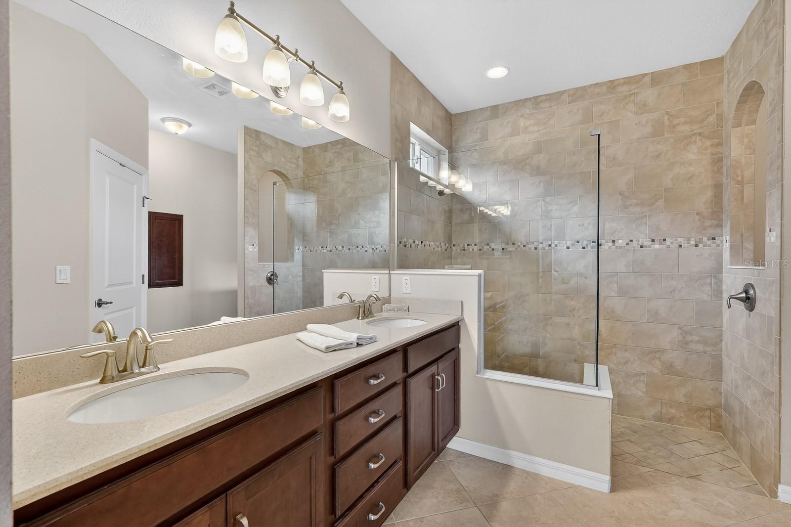 HIDDEN LAKES - Residential