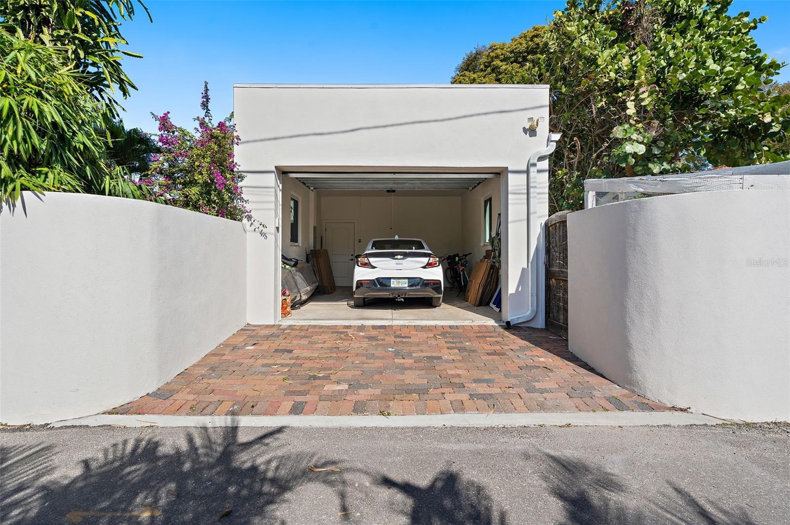 HANNAS SUB LOTS 29 & 30 LESS 3 FT FOR ALLEY - Residential