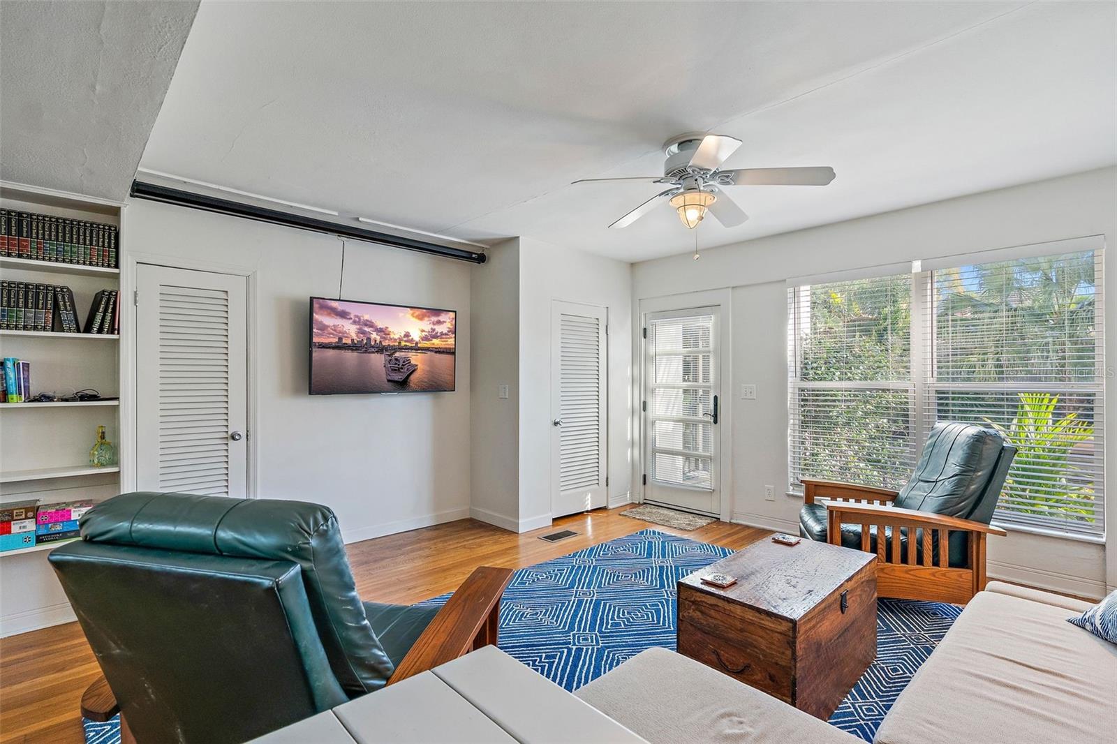 HANNAS SUB LOTS 29 & 30 LESS 3 FT FOR ALLEY - Residential