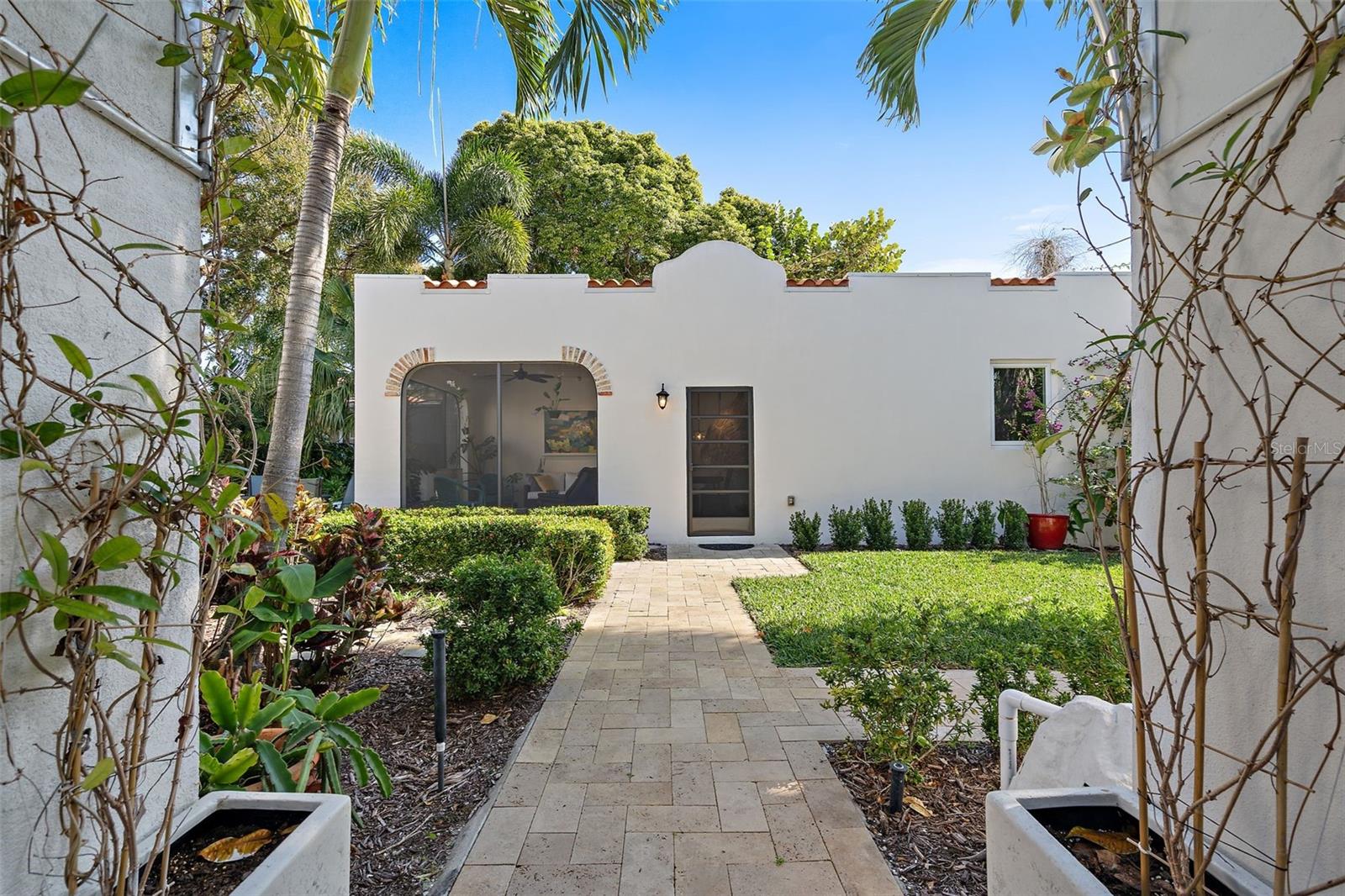 HANNAS SUB LOTS 29 & 30 LESS 3 FT FOR ALLEY - Residential