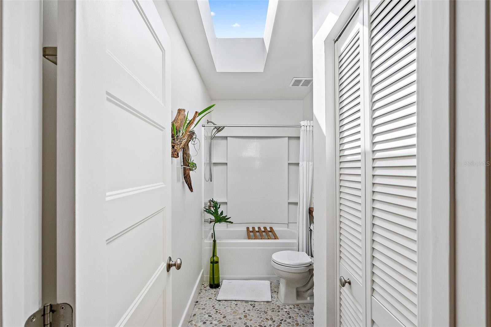 HANNAS SUB LOTS 29 & 30 LESS 3 FT FOR ALLEY - Residential