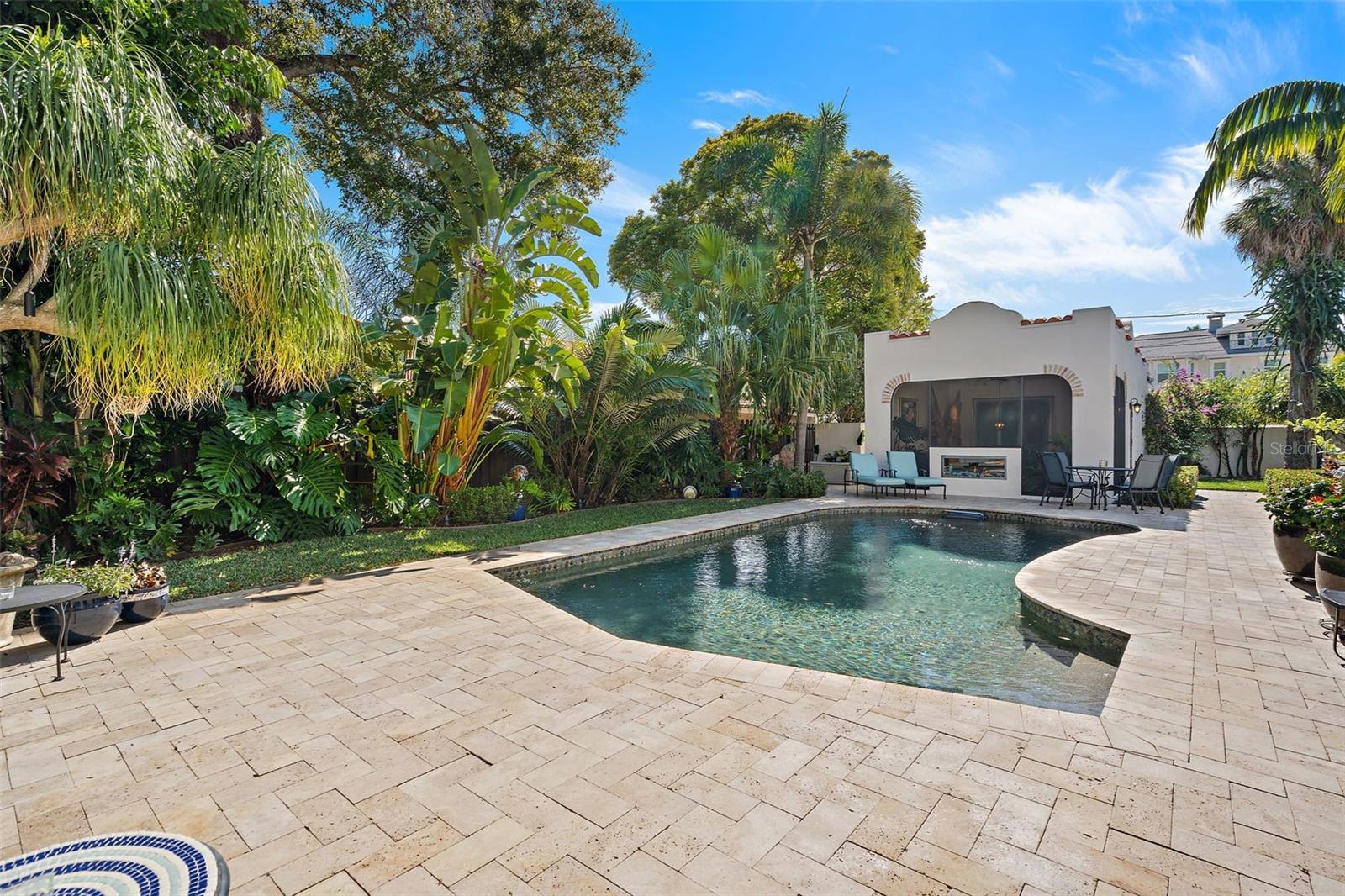 HANNAS SUB LOTS 29 & 30 LESS 3 FT FOR ALLEY - Residential