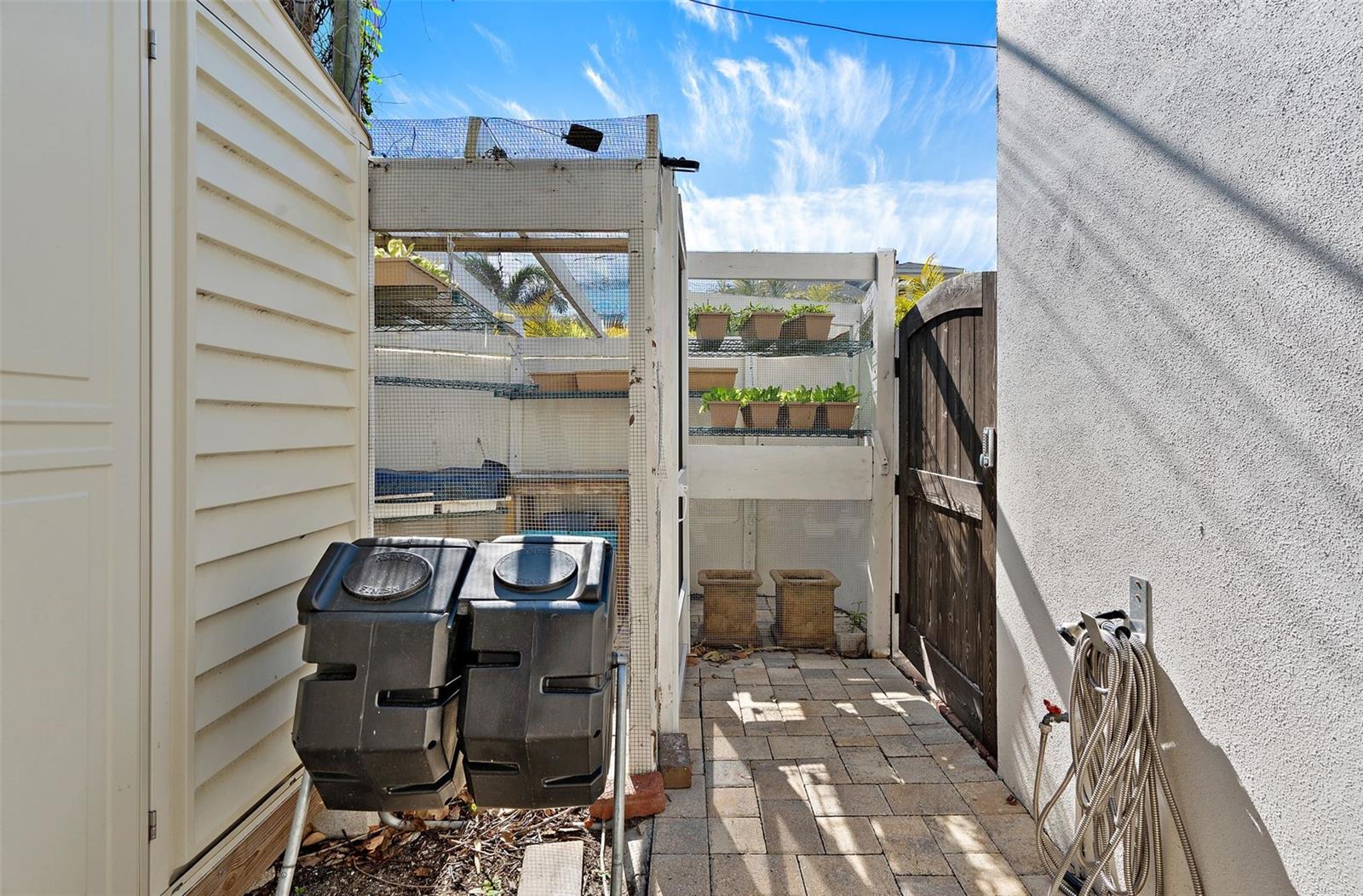 HANNAS SUB LOTS 29 & 30 LESS 3 FT FOR ALLEY - Residential