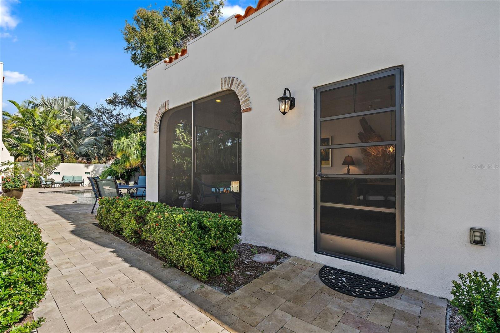 HANNAS SUB LOTS 29 & 30 LESS 3 FT FOR ALLEY - Residential