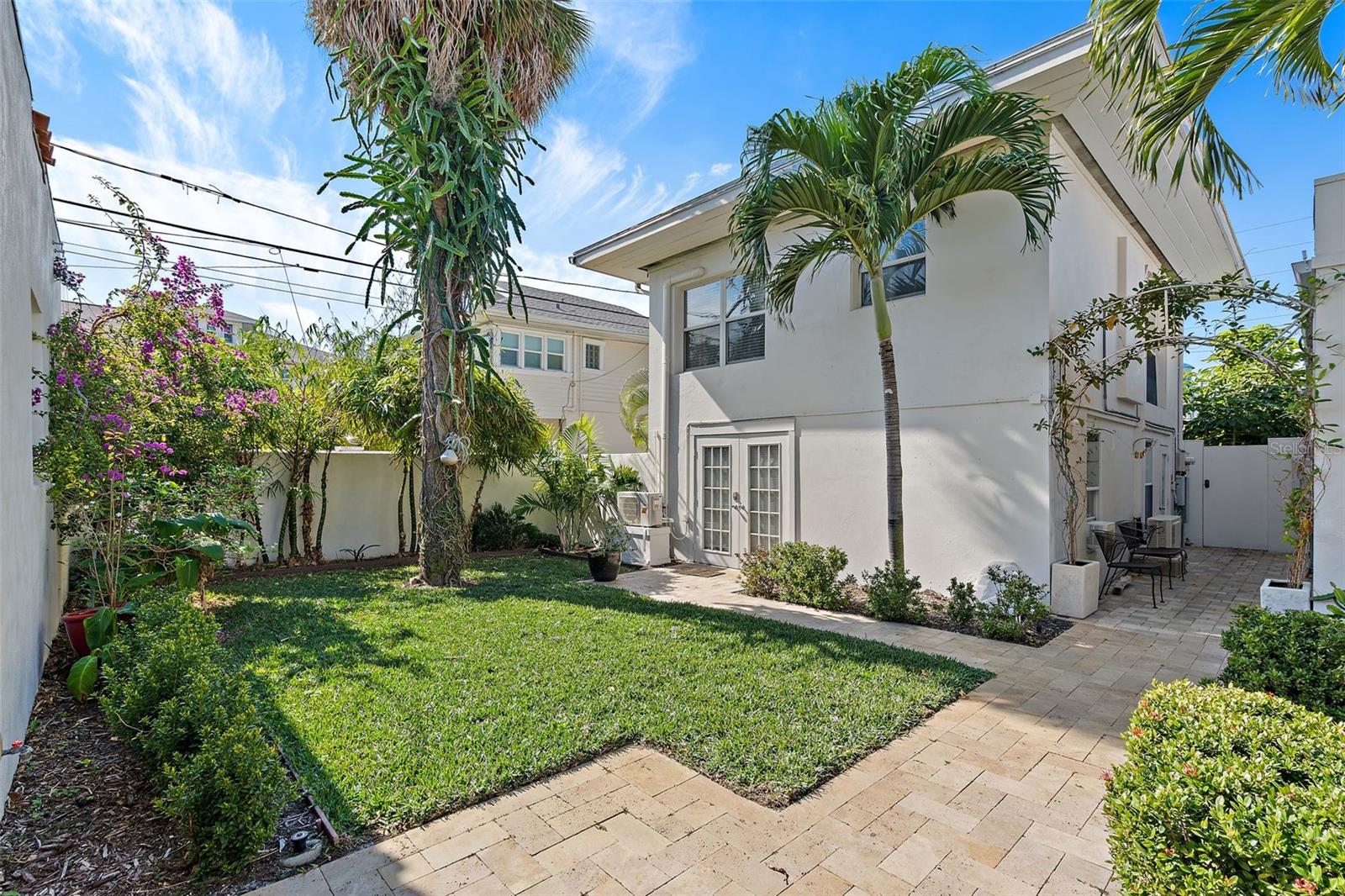 HANNAS SUB LOTS 29 & 30 LESS 3 FT FOR ALLEY - Residential