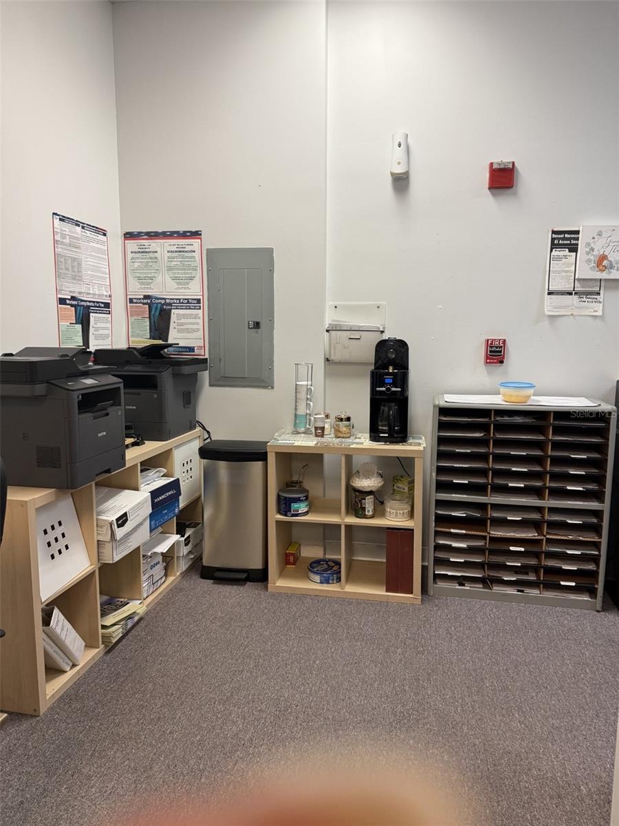 PEPPER MILL PLAZA REP - Commercial Lease