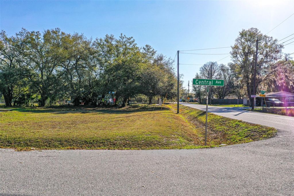 Photo of Central Avenue, Mulberry, FL 33860 (MLS # L4959912)