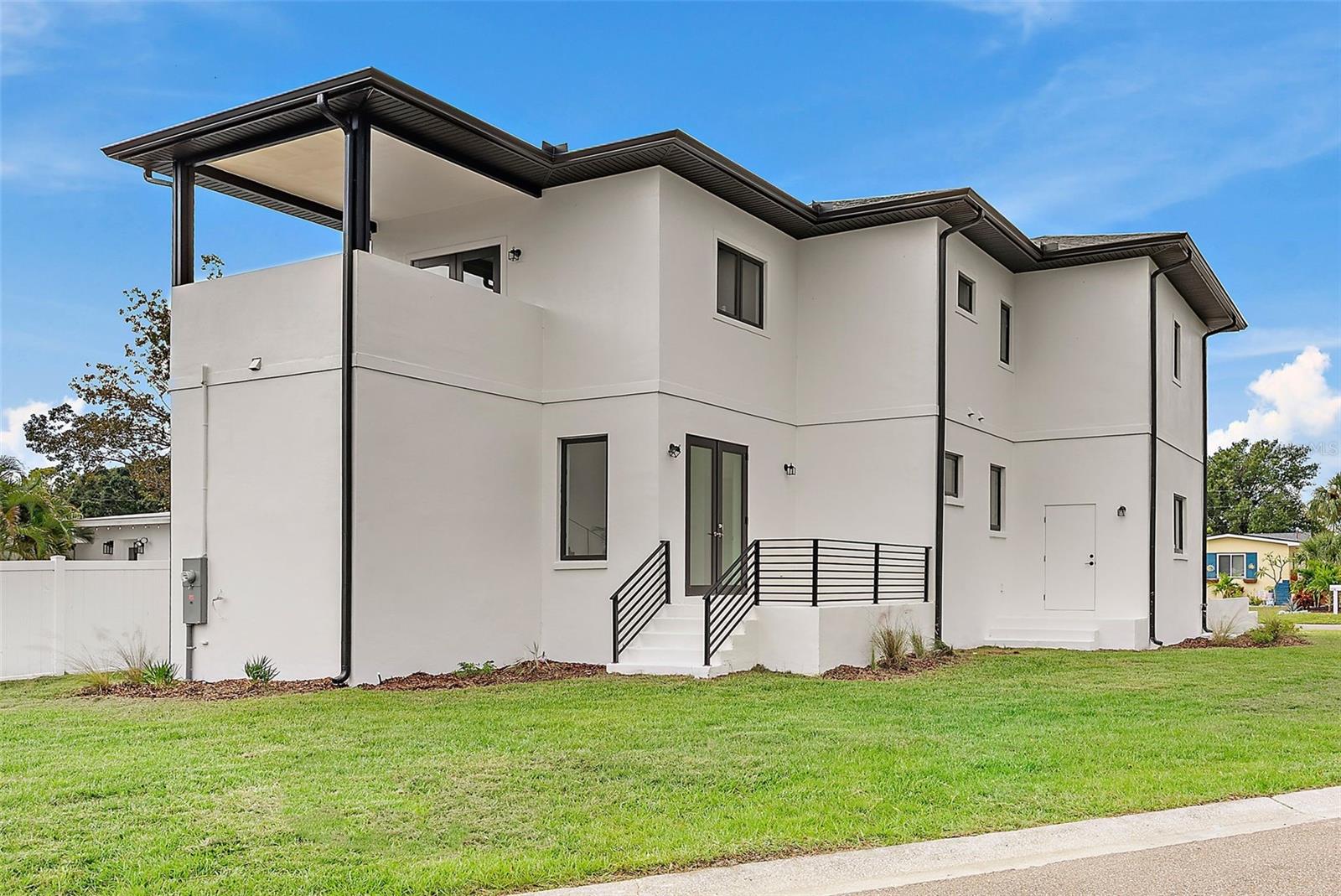 5941 MANGROVE STREET N