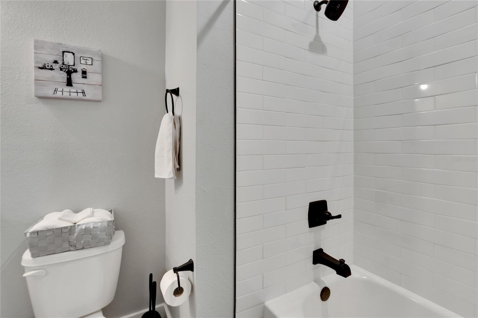 ENGLEWOOD EASTERN POR - Residential Lease