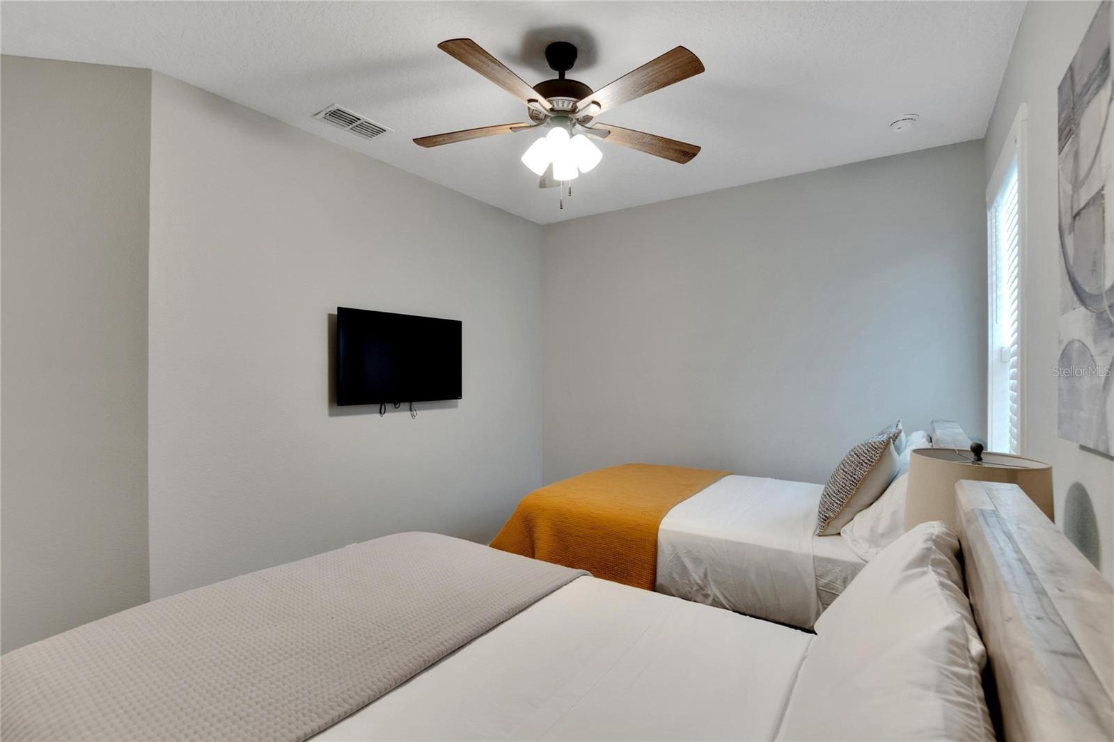 ENGLEWOOD EASTERN POR - Residential Lease