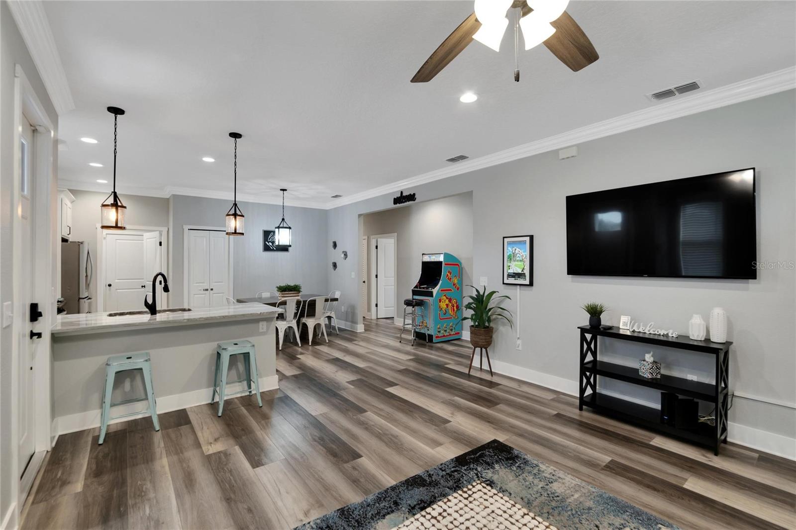 ENGLEWOOD EASTERN POR - Residential Lease