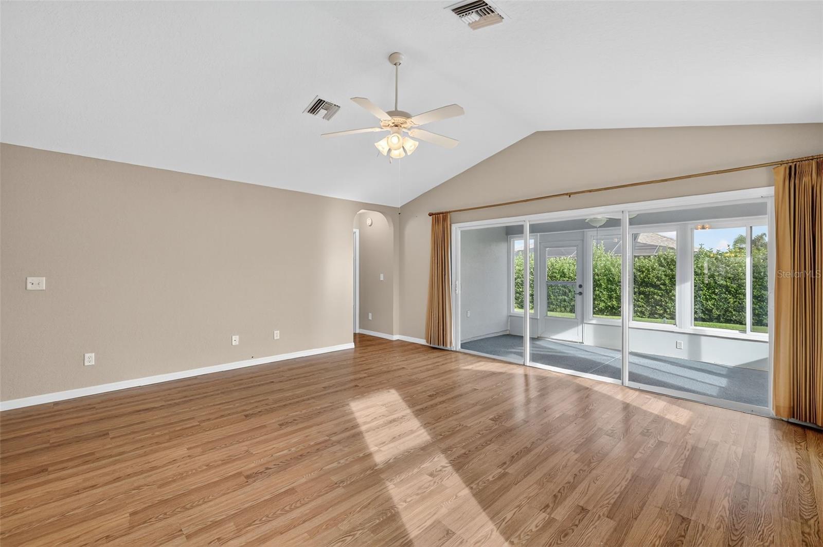 MEADOWS/STONECREST UN 02 - Residential