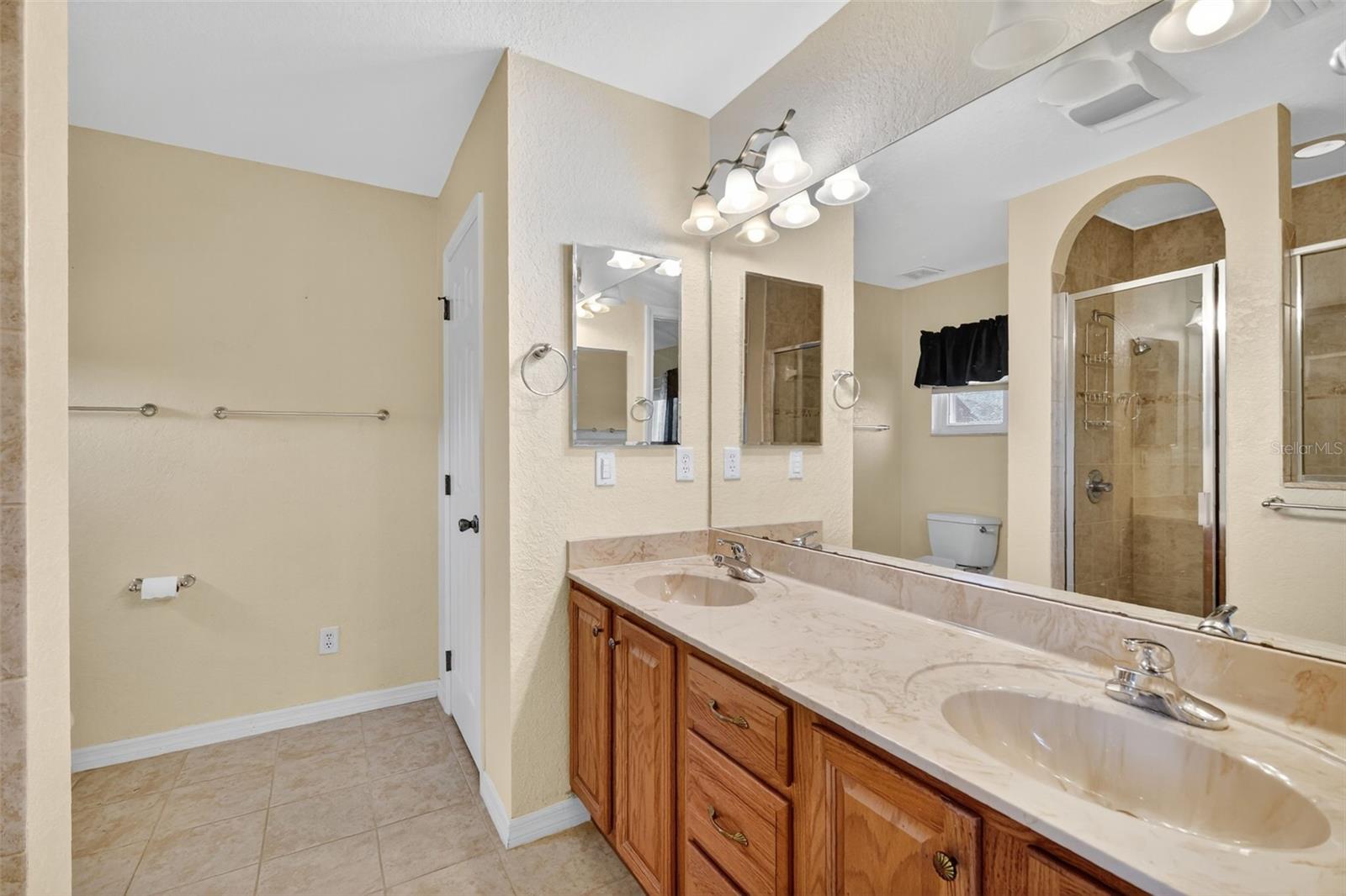 MEADOWS/STONECREST UN 02 - Residential