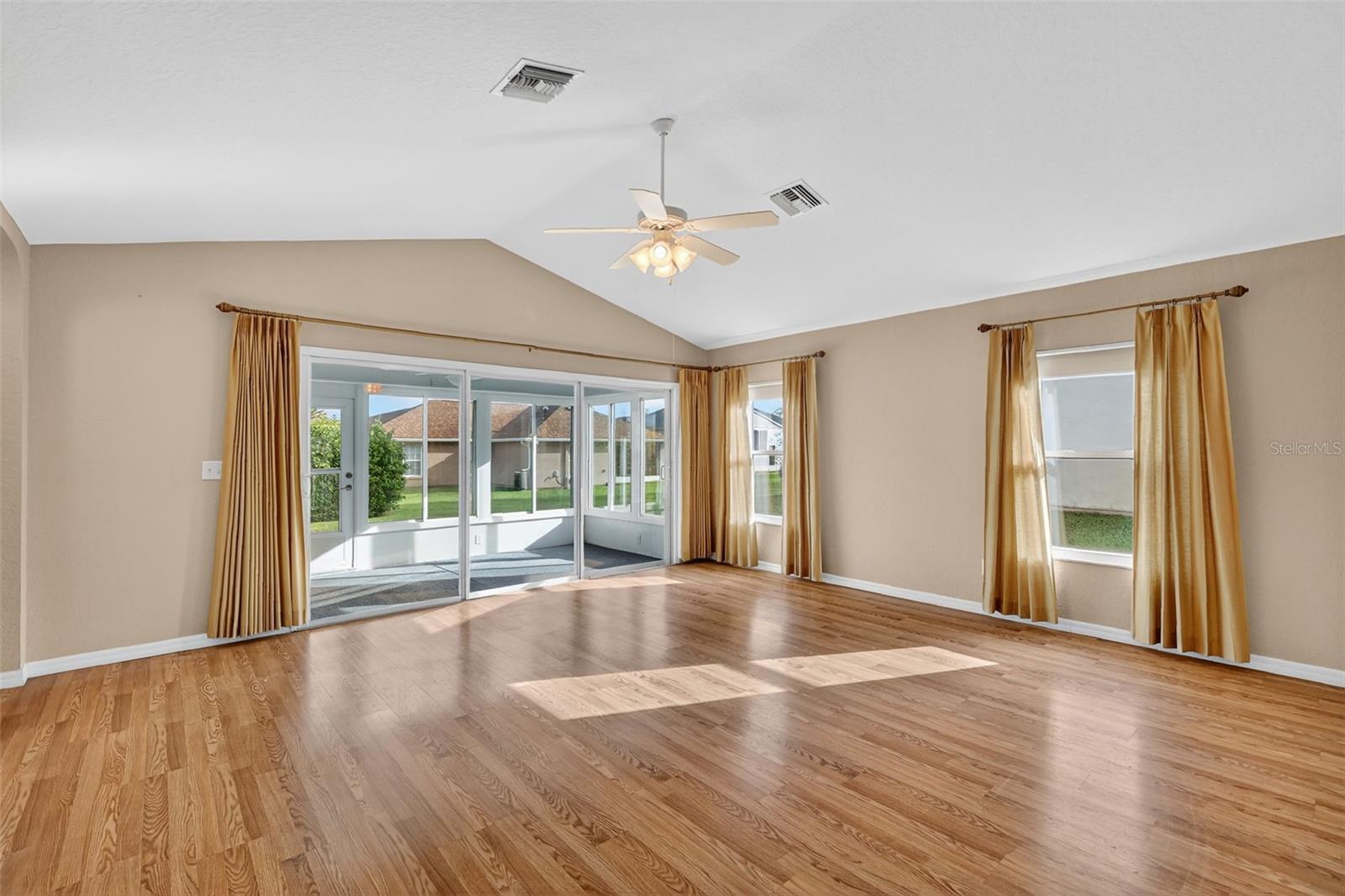 MEADOWS/STONECREST UN 02 - Residential