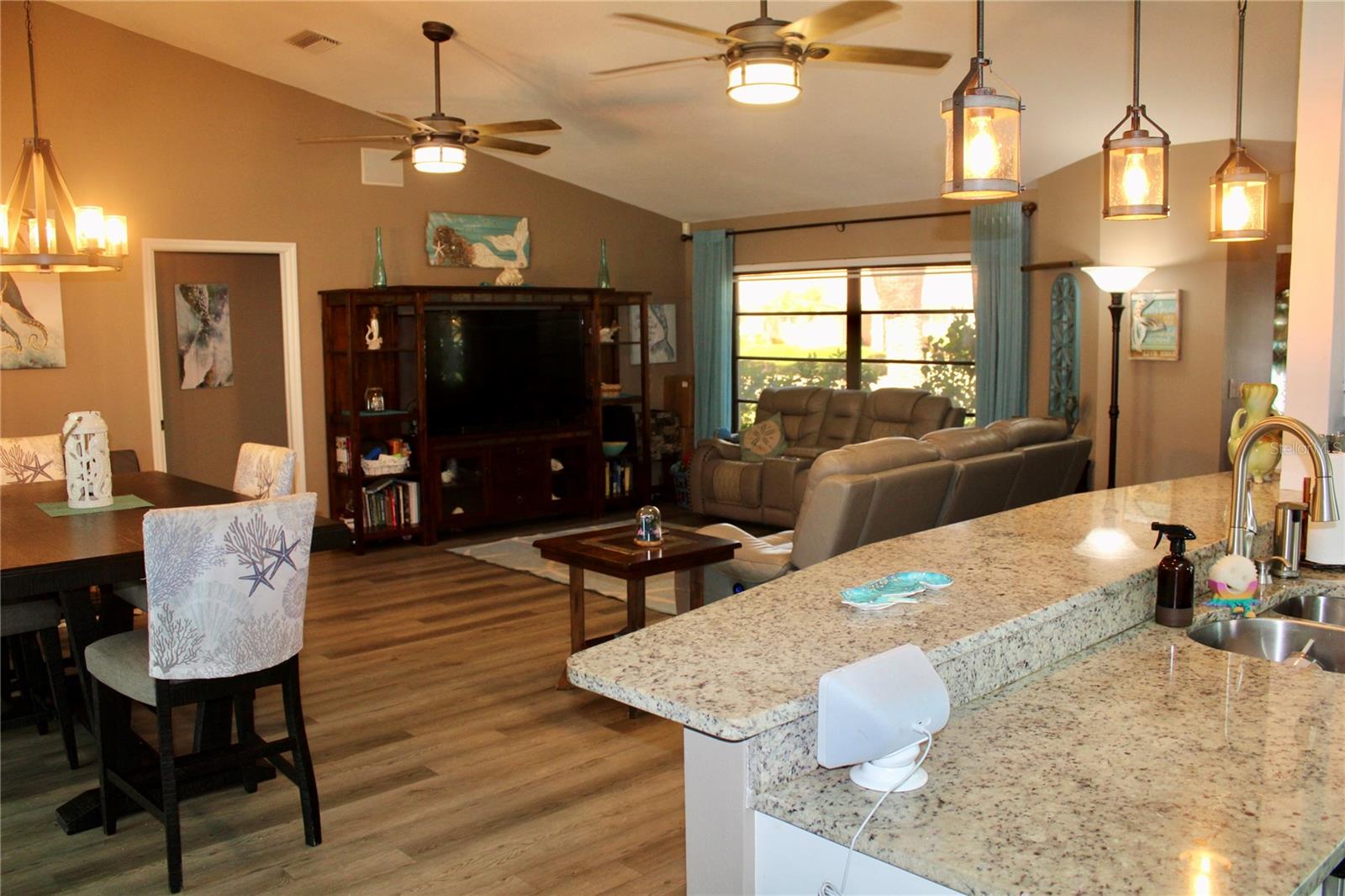 512 BOXWOOD LANE
